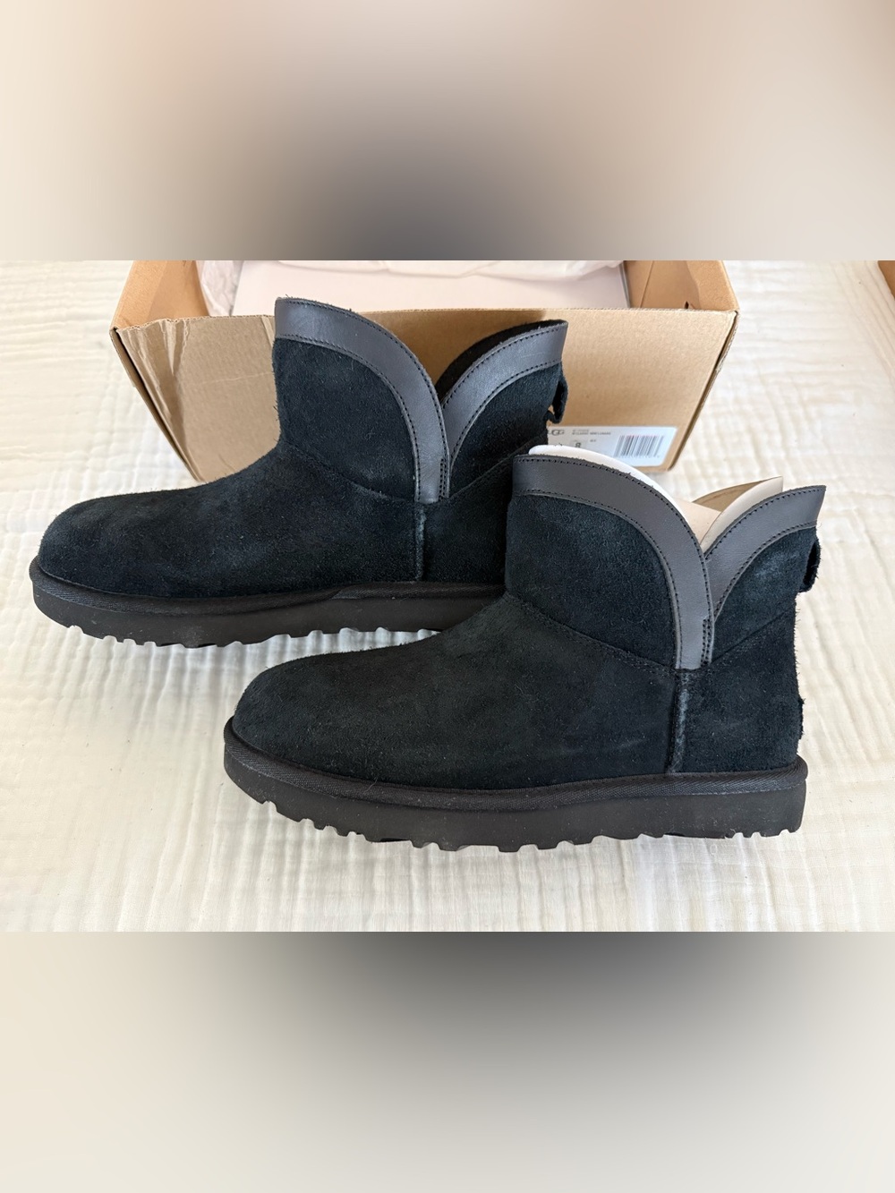 NIB UGG Classic Mini Lunara Bootie Women’s Size 8